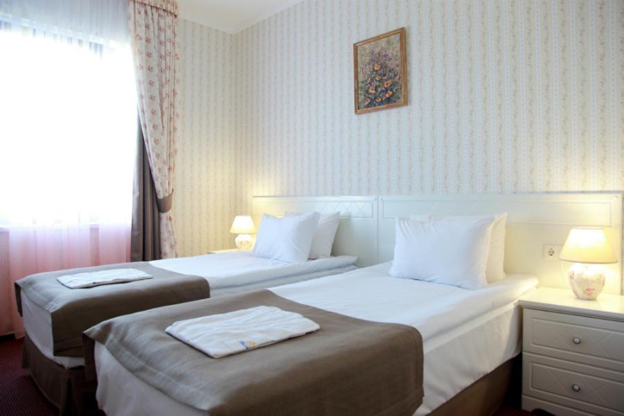 Knyazhyi Dvir Hotel Knyazhichi  Bilik gambar
